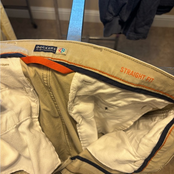 Dockers Men's Khaki Chinos - Picture 3 of 4